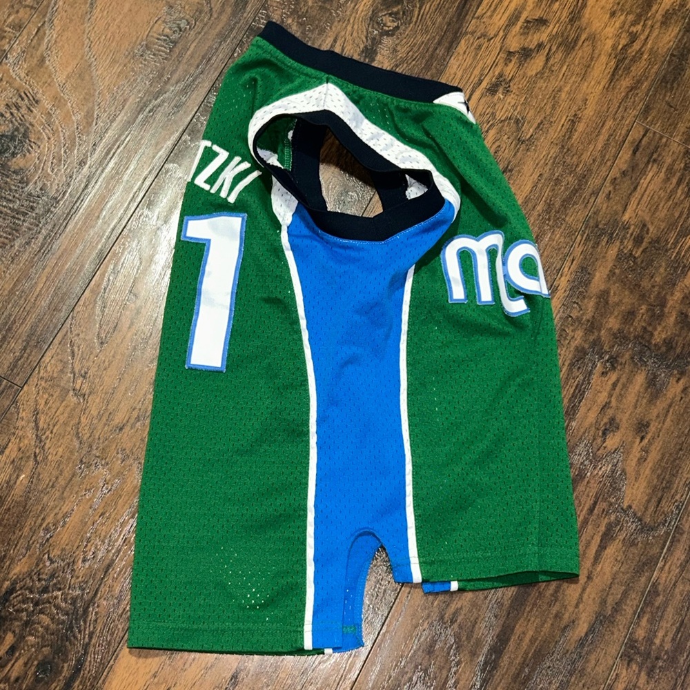 Dirk Nowitzki Dallas Mavericks Basketball Jersey - Picture 5 of 7